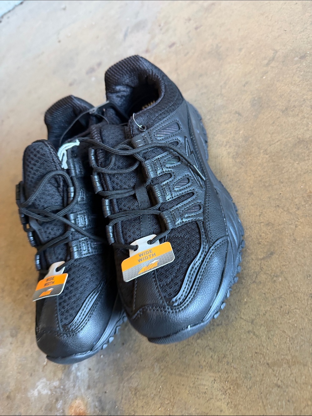 Men’s Wide Width AVIA Black Athletic Sneakers. SIZE 12W. NEW